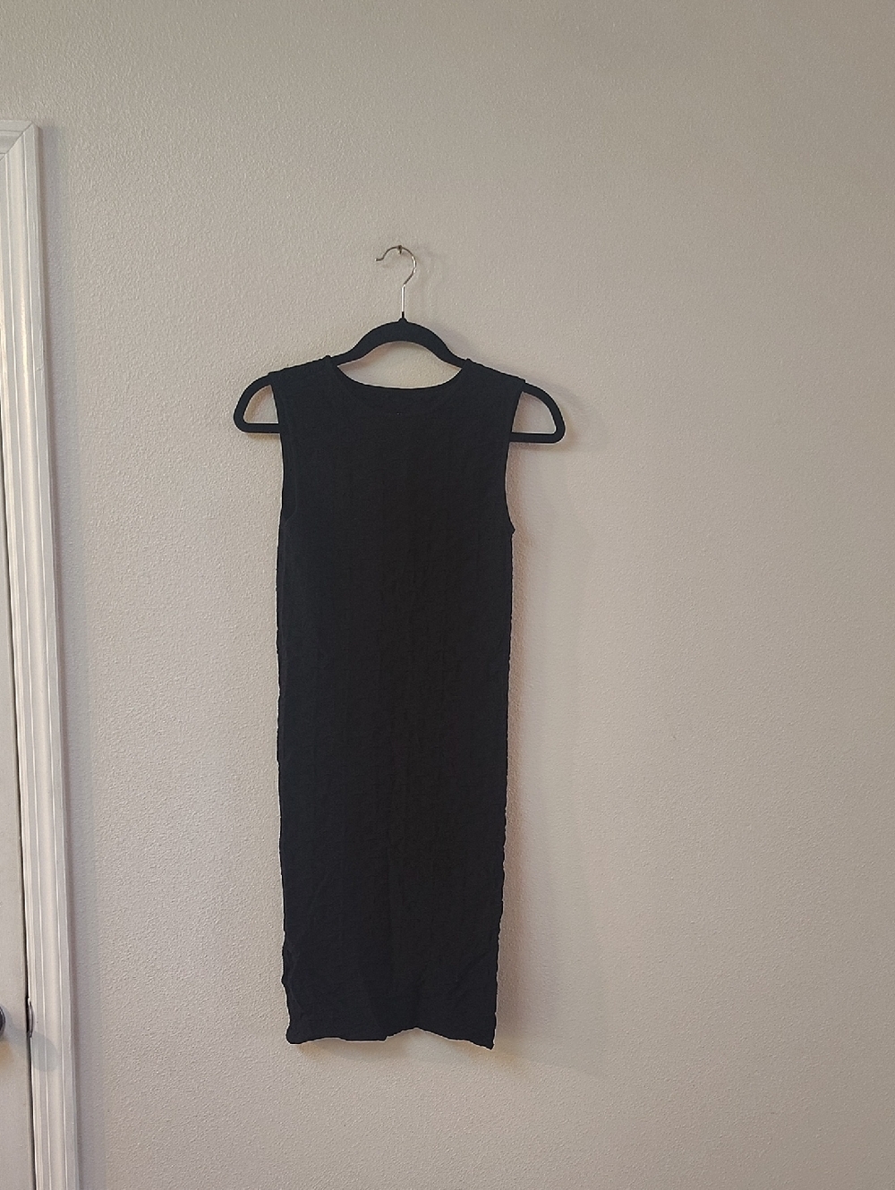 Carmen Marc Valvo Black Sleeveless Textured Midi Dress 249
